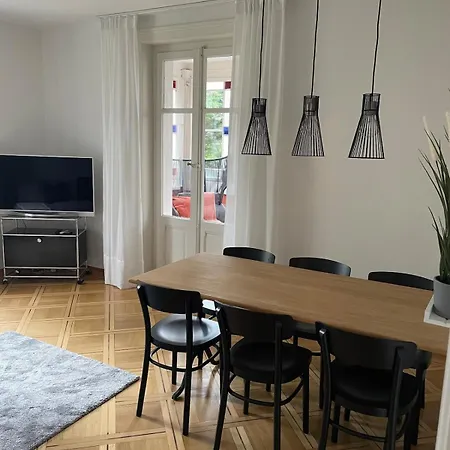 Altbauwohnung, Zentrum *
